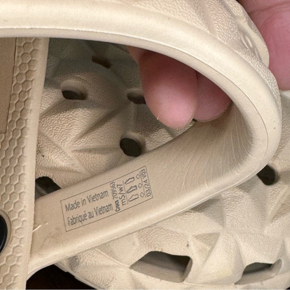 CROCS GEOMETRIC CLOG SHIITAKE nude/flesh color unisex style women’s size 7 GUC - Picture 3 of 16